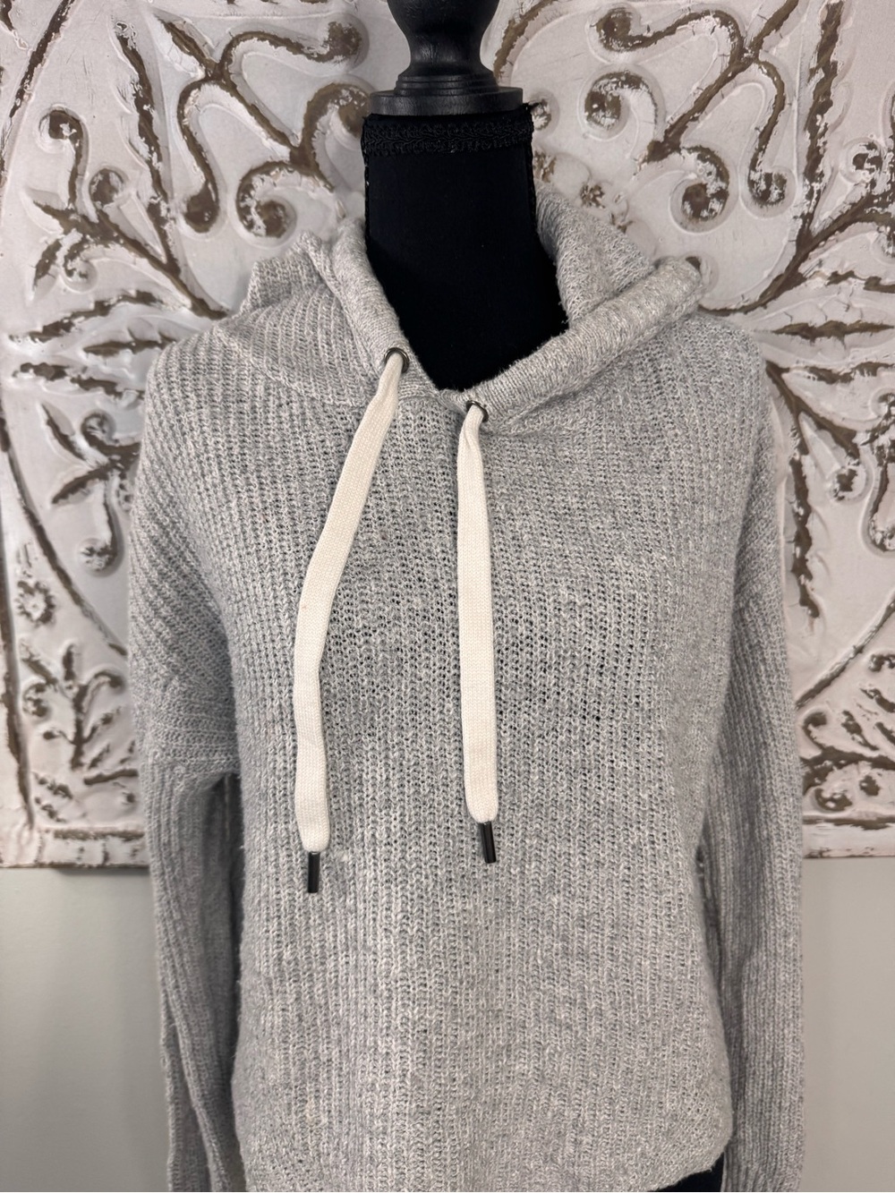 American Eagle Women’s M Gray Knit Hooded Sweater Pullover White Drawstrings Coz